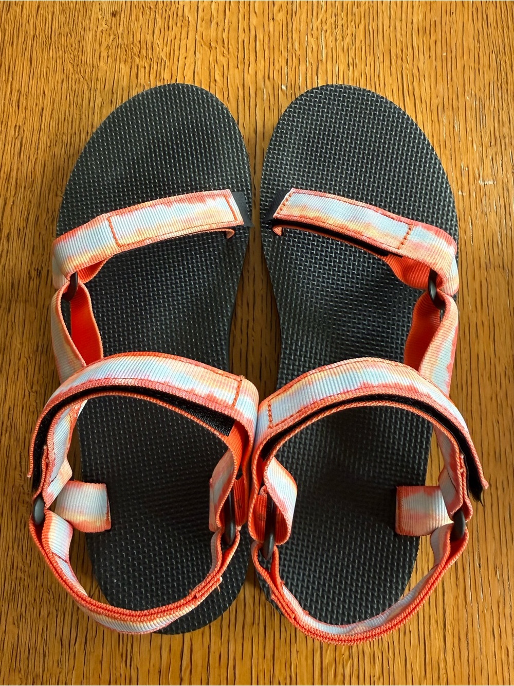 Teva Women's with Coral/Light Blue Straps size 11